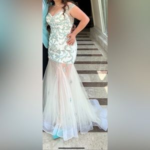 This Dress one of my favorites and i had so many compliments when I wore it.